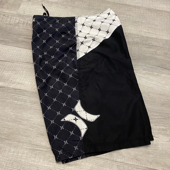 Hurley Trunks / Boardshort - Size 34 - Picture 4 of 5